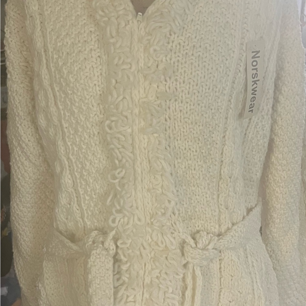 Beautiful lined sweater belted jacket
